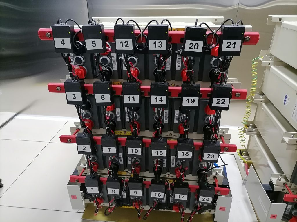 報社機房UPS電池在線監控系統安裝-武漢中電通電力設備有限公司