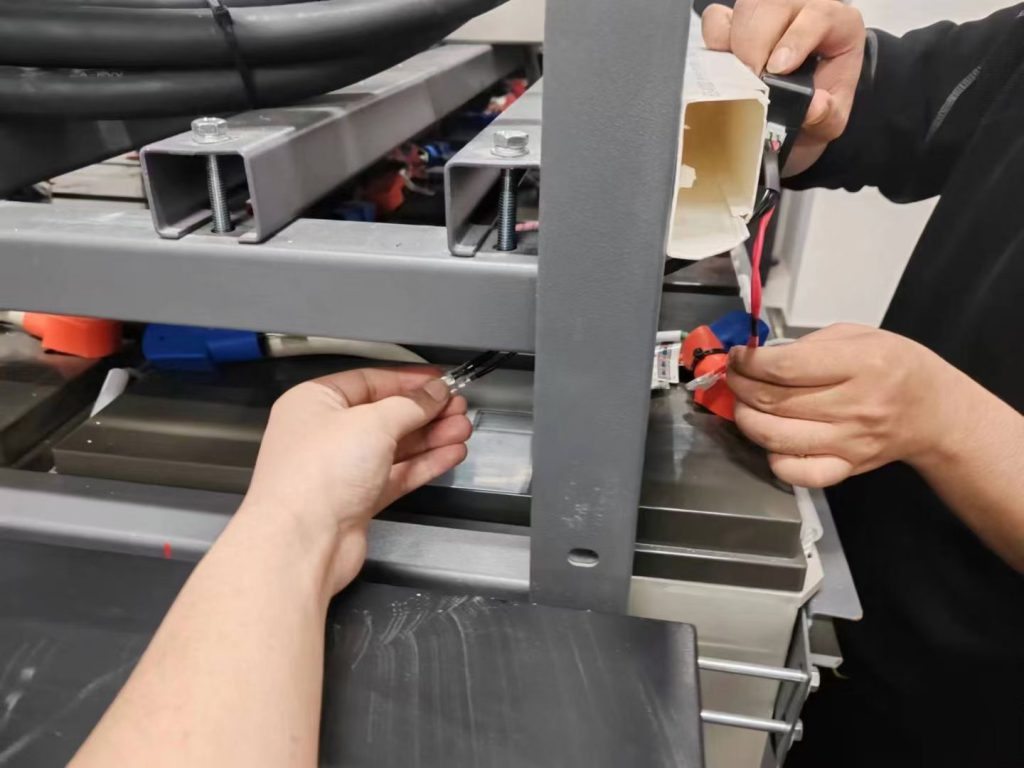 報社機房UPS電池在線監控系統安裝-武漢中電通電力設備有限公司